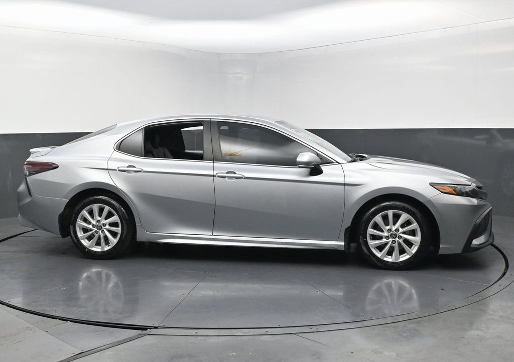 Used 2021 Toyota Camry SE image 5