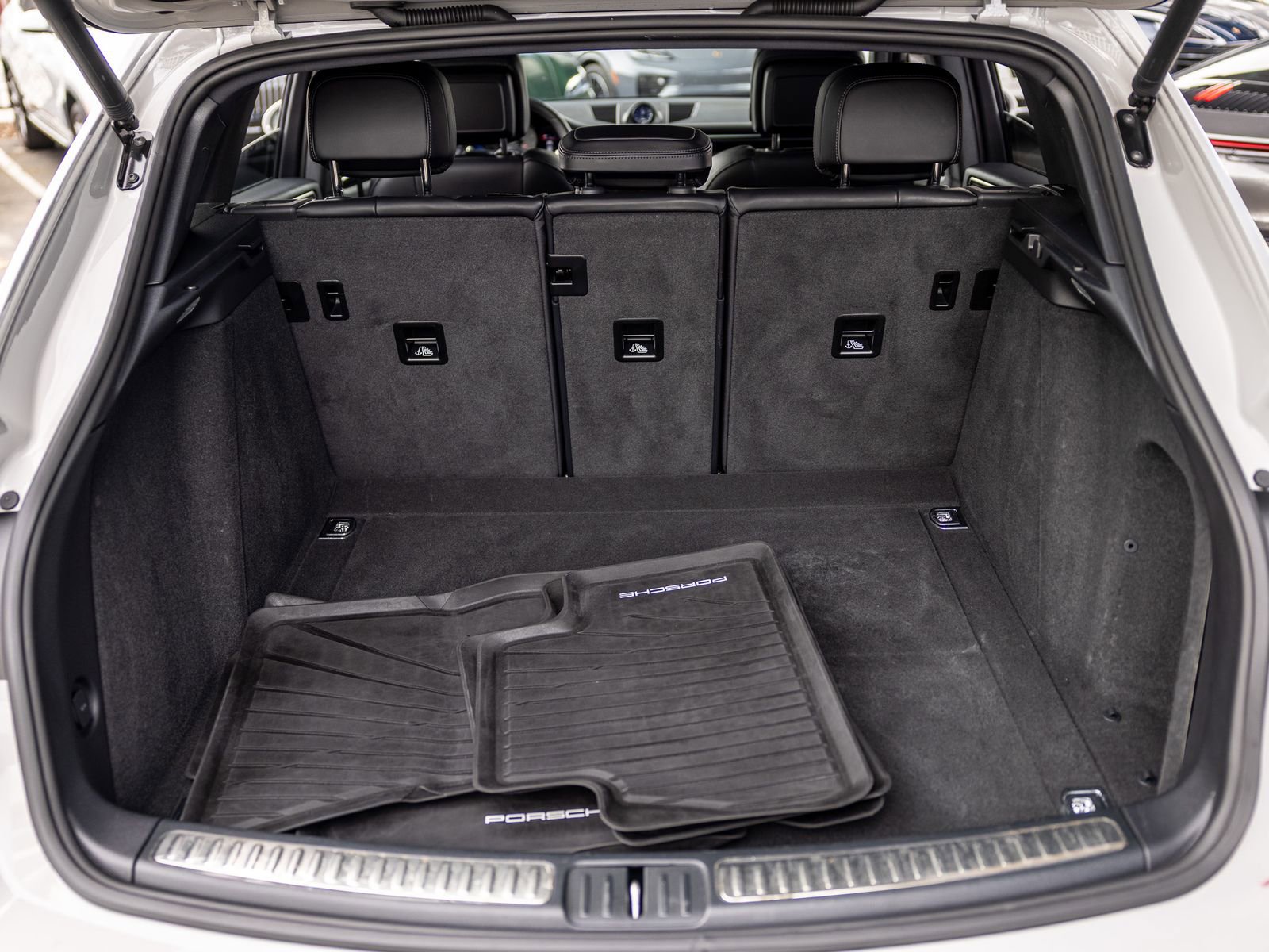 Certified 2024 Porsche Macan S image 39