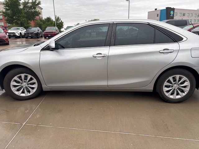 Used 2016 Toyota Camry LE image 5