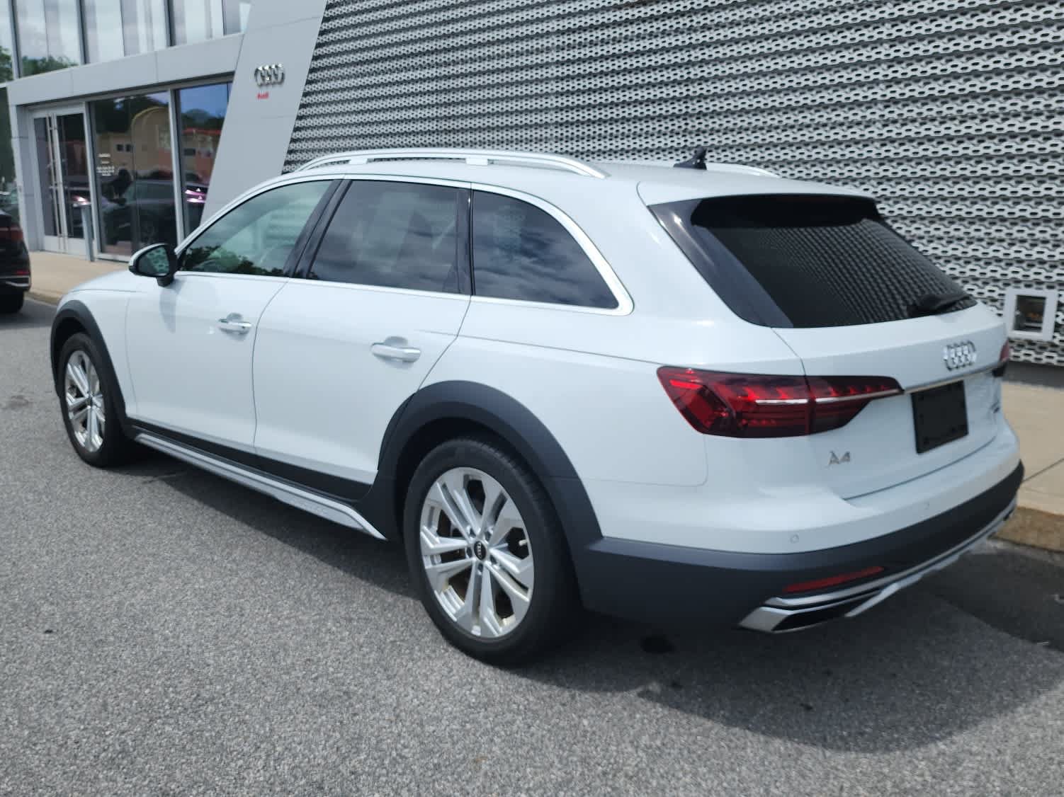 Used 2023 Audi A4 2.0T allroad Premium Plus w/ Premium Plus Package AWD/4WD image 12