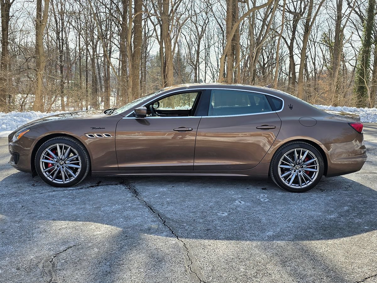 Used 2022 Maserati Quattroporte Modena RWD image 3