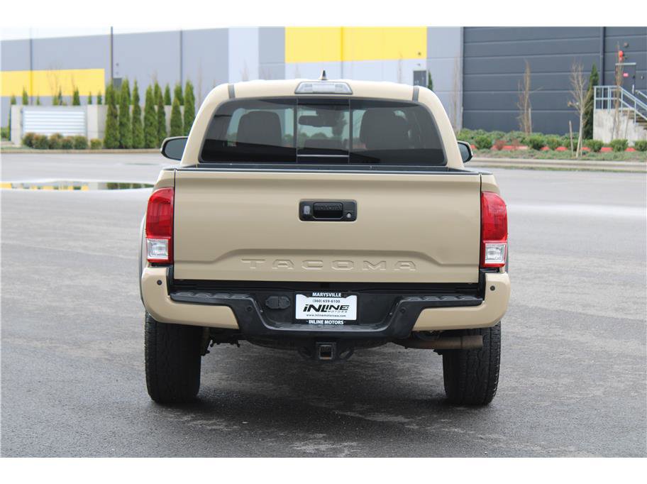 Used 2018 Toyota Tacoma TRD Off-Road w/ Technology Package image 3