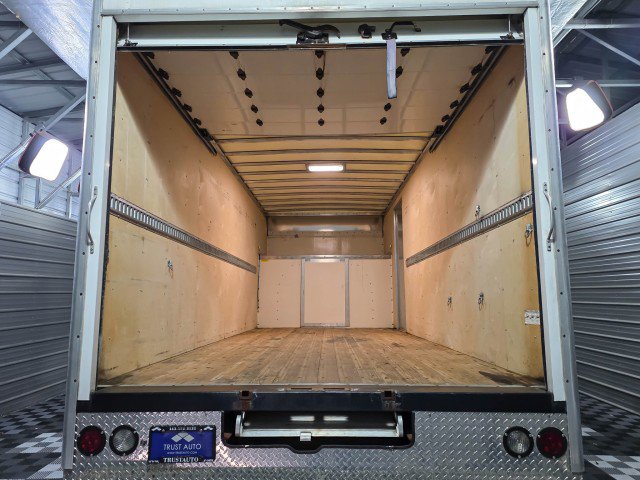 Used 2017 GMC Savana 4500 image 10