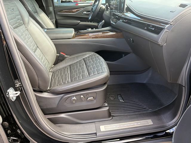 Used 2024 Cadillac Escalade Sport Platinum w/ LPO, ONYX Package image 13