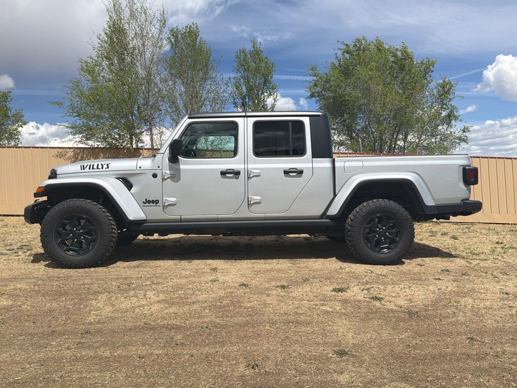 Used 2023 Jeep Gladiator Sport image 4