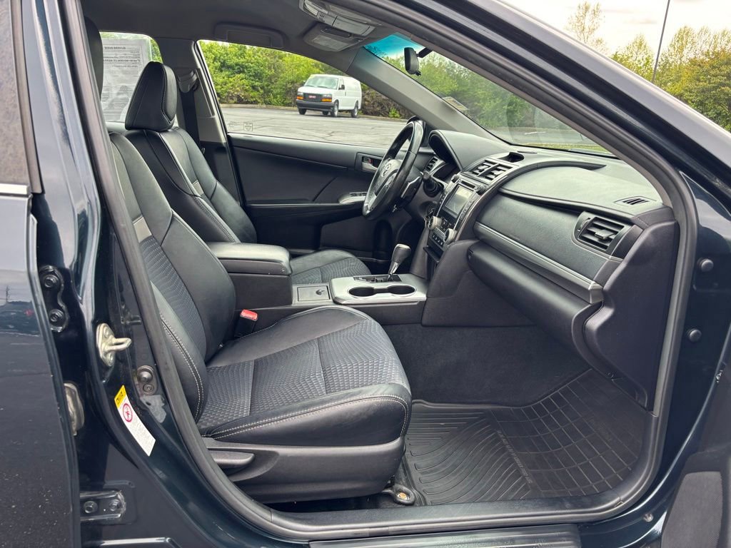 Used 2014 Toyota Camry SE w/ Protection Package FWD image 15
