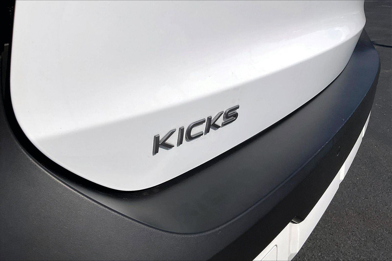 Certified 2025 Nissan Kicks SV FWD image 9