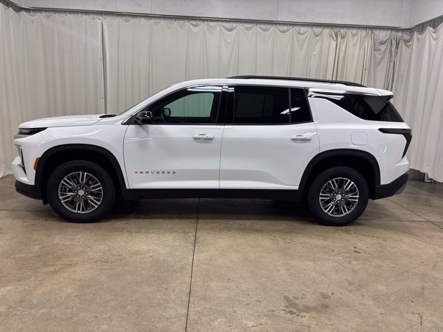 Used 2026 Chevrolet Traverse LT FWD image 7