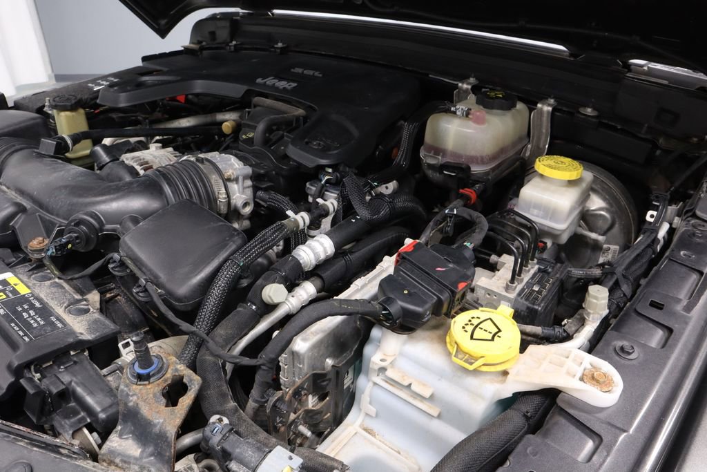 Used 2018 Jeep Wrangler Unlimited Sahara w/ Cold Weather Group image 13