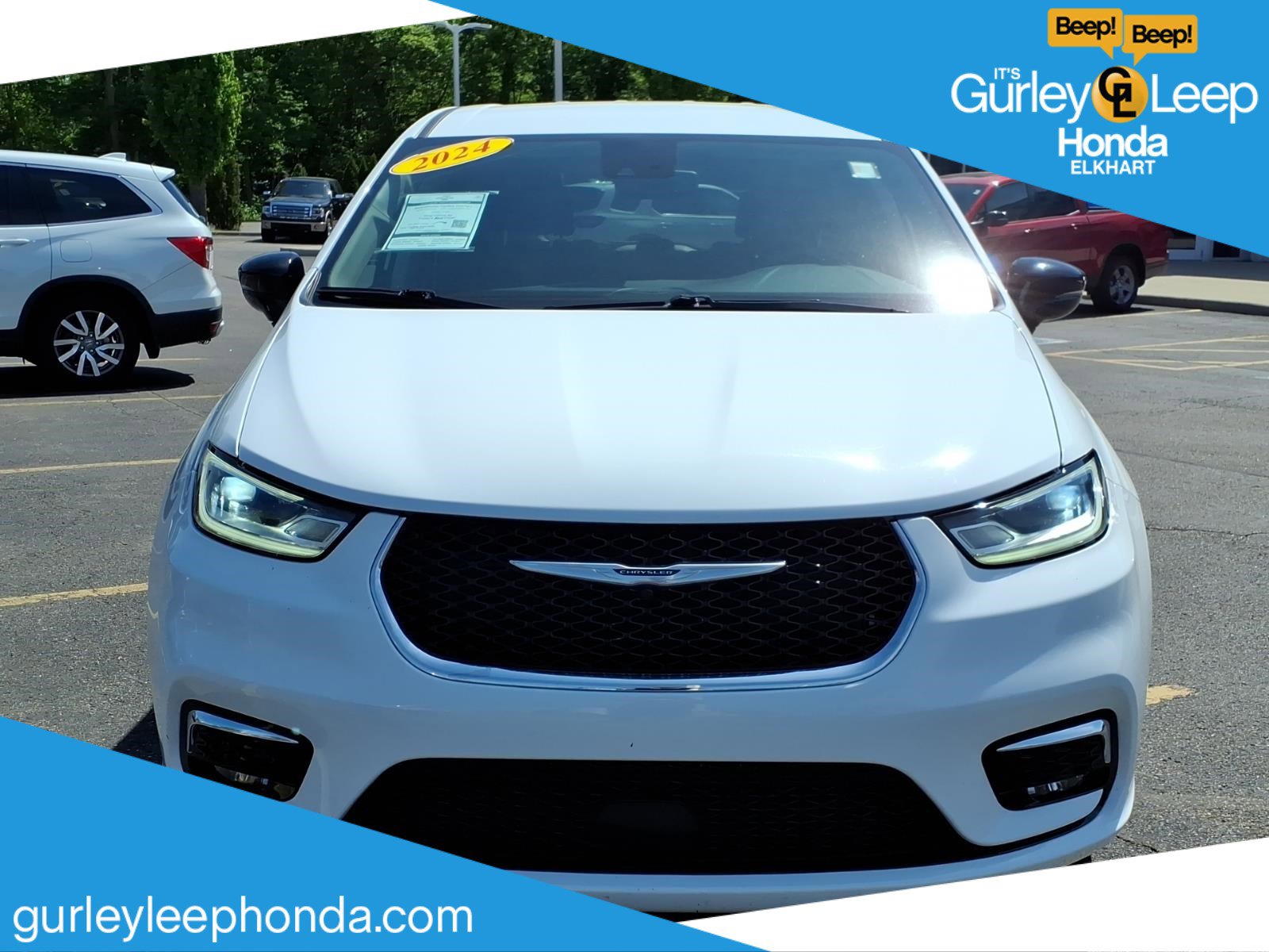 Used 2024 Chrysler Pacifica Touring-L FWD image 1