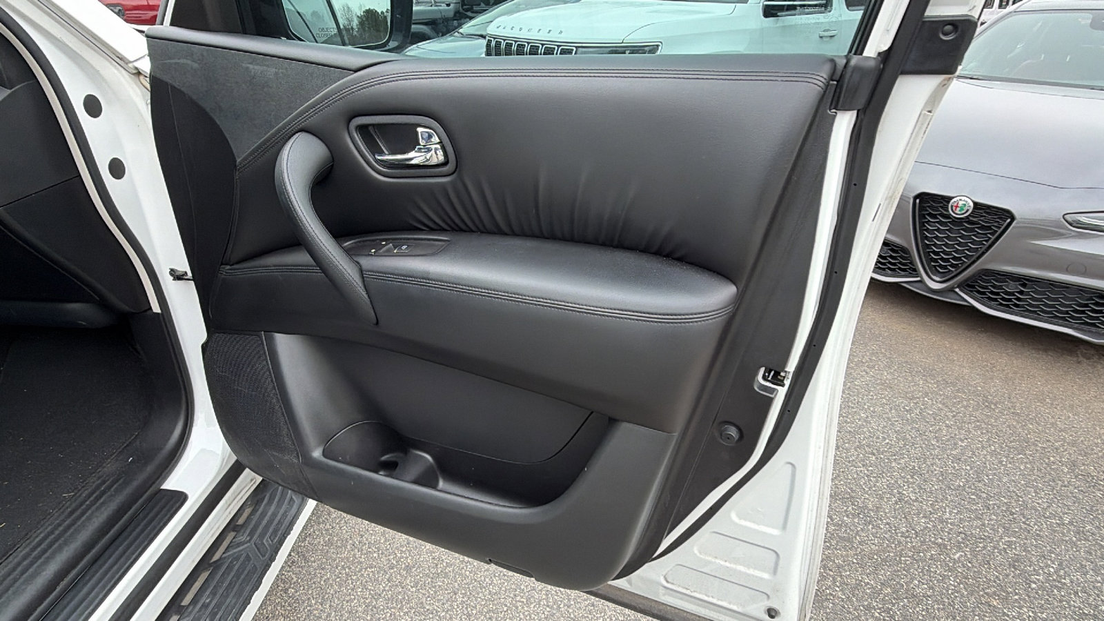 Used 2022 Nissan Armada SV w/ SV Appearance Package image 18