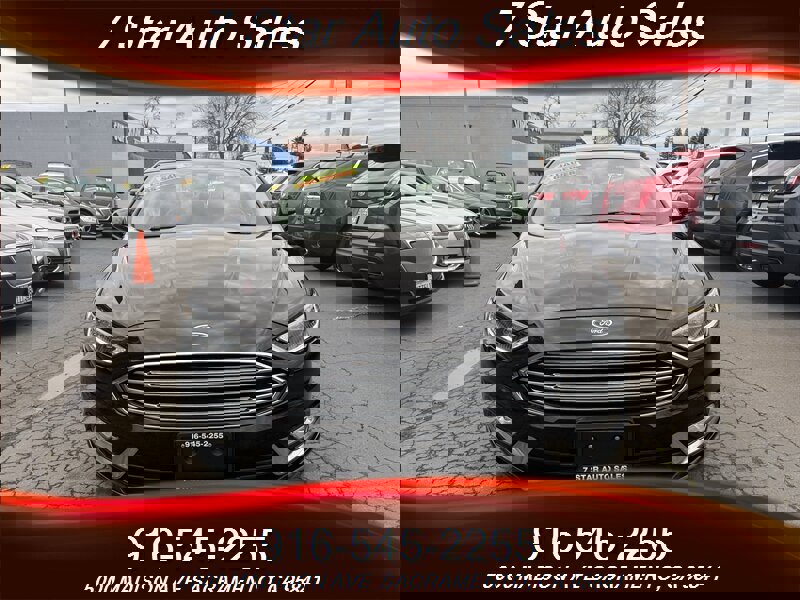 Used 2017 Ford Fusion SE w/ Fusion SE Technology Package image 2