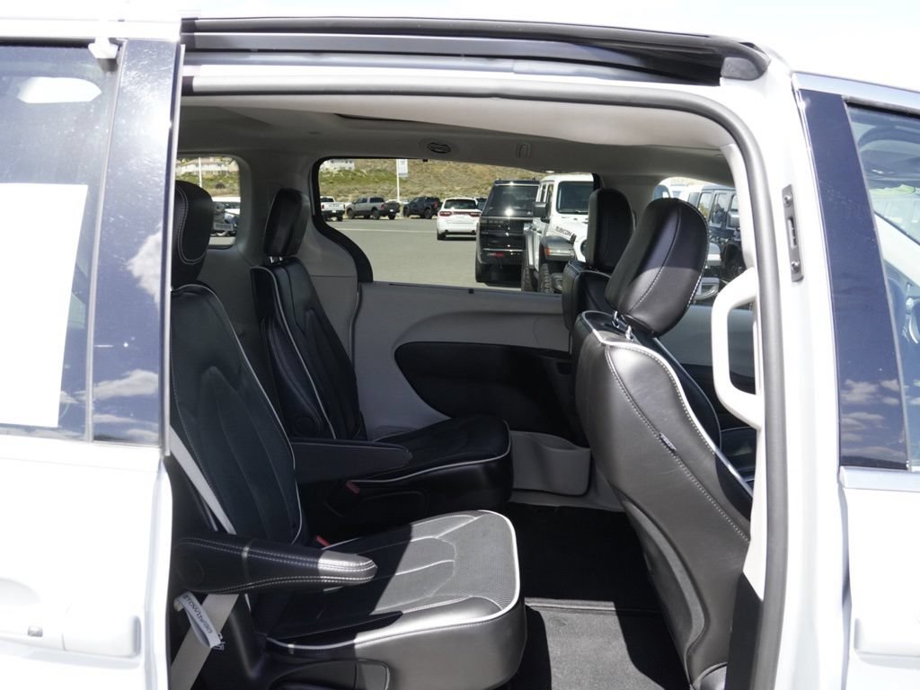Used 2024 Chrysler Pacifica Limited FWD image 25