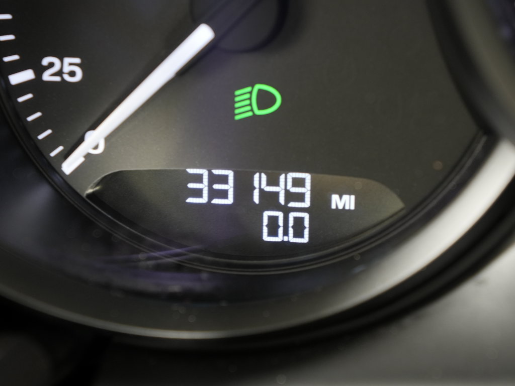 Certified 2023 Porsche Macan Turbo AWD/4WD image 23