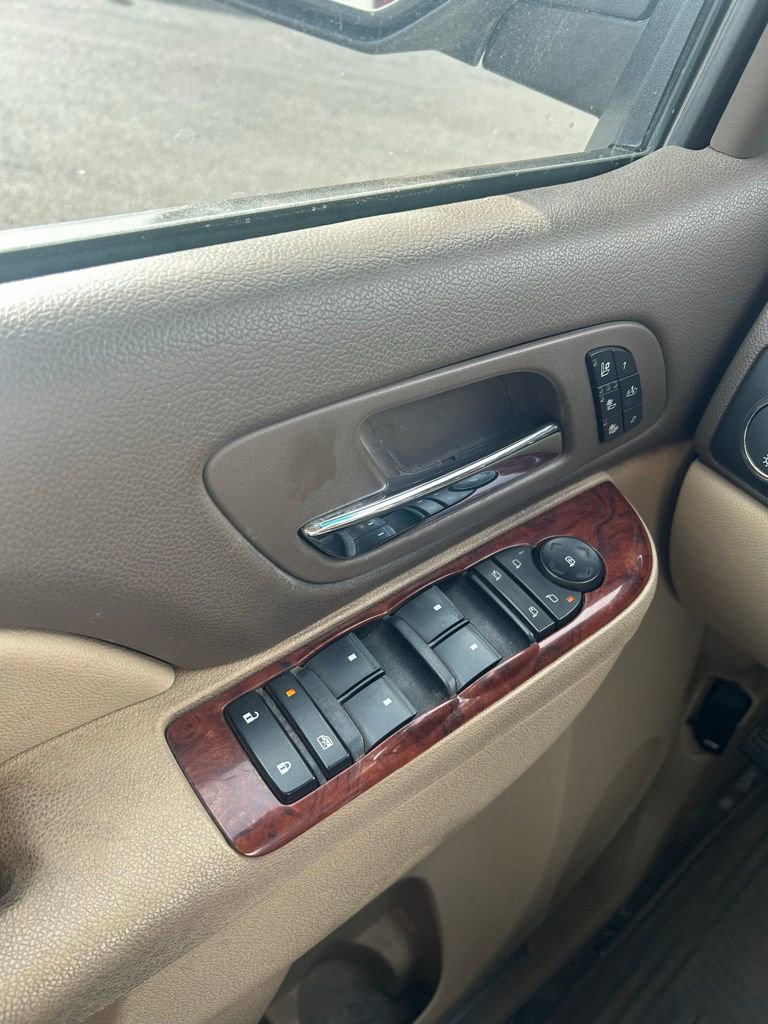 Used 2013 Chevrolet Avalanche LTZ image 18