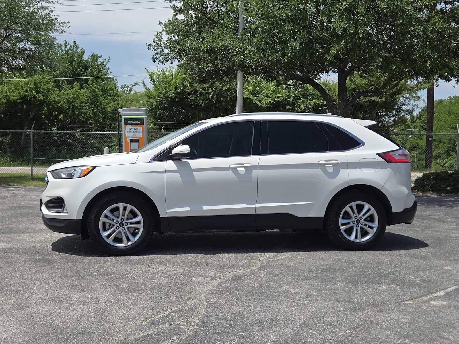 Used 2020 Ford Edge SEL w/ Convenience Package FWD image 4