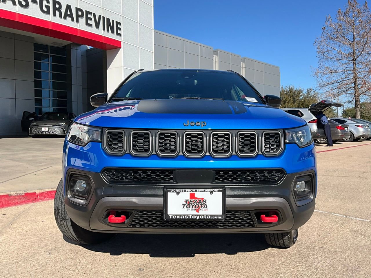 Used 2025 Jeep Compass Trailhawk image 3
