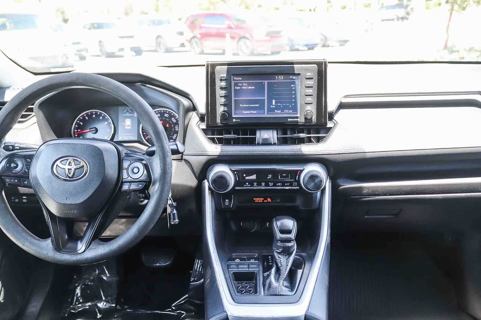 Used 2021 Toyota RAV4 LE FWD image 10