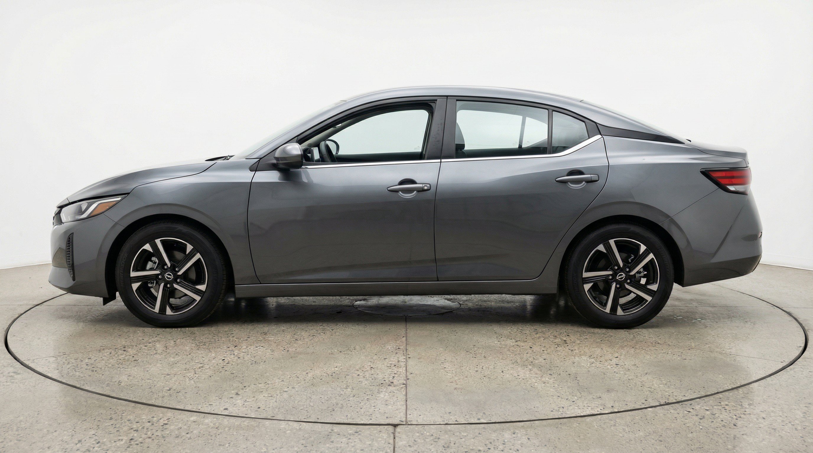 Used 2025 Nissan Sentra SV FWD image 5