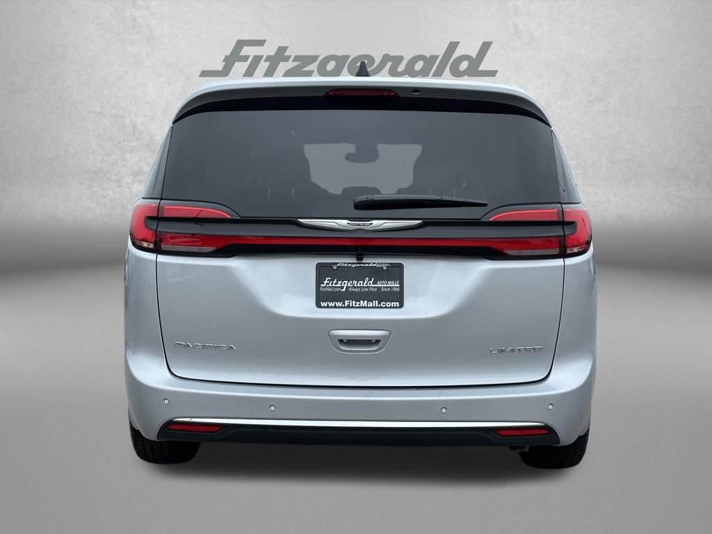Used 2026 Chrysler Pacifica Limited FWD image 6