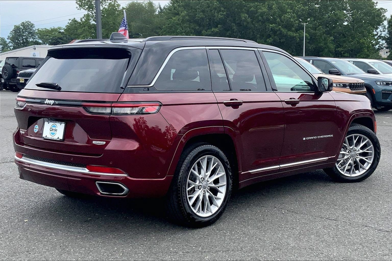 Certified 2024 Jeep Grand Cherokee Summit AWD/4WD image 12