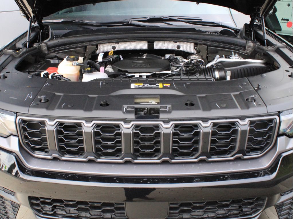 Used 2026 Jeep Grand Cherokee Altitude AWD/4WD image 40