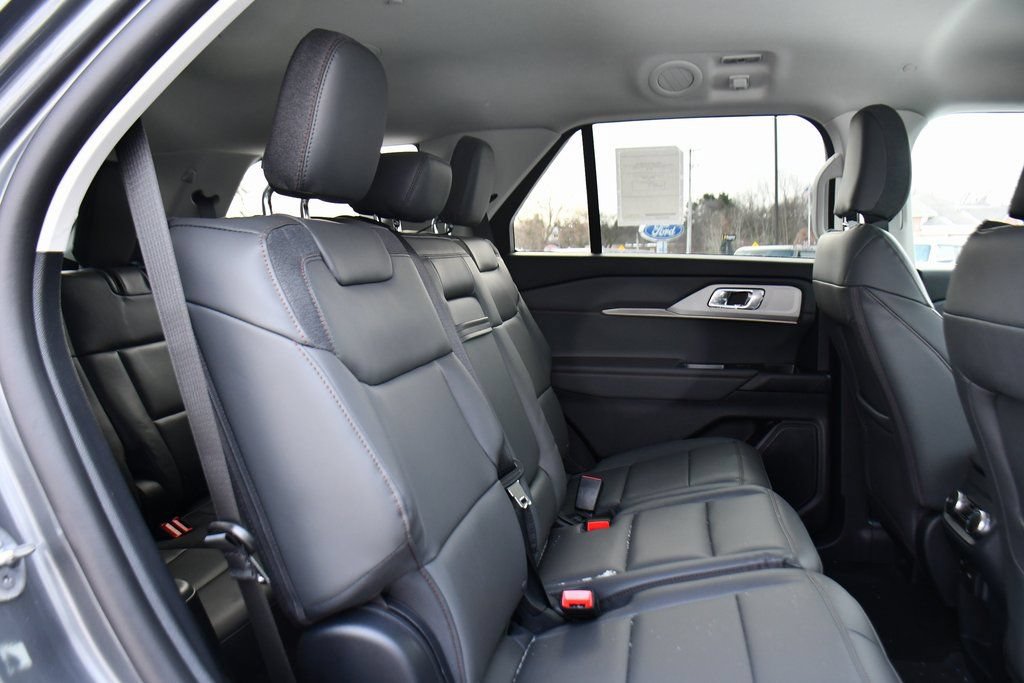 Used 2026 Ford Explorer Active w/ Active Comfort Package AWD/4WD image 17