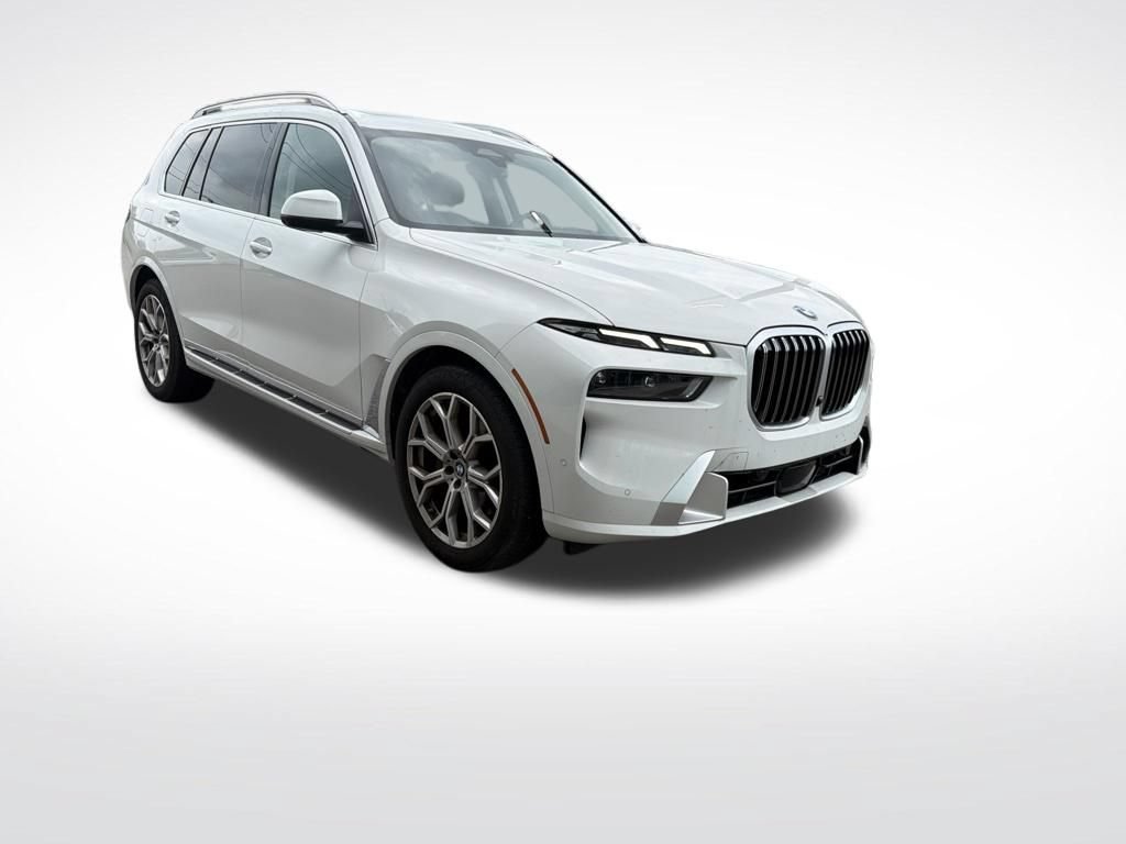 Used 2025 BMW X7 xDrive40i AWD/4WD image 2
