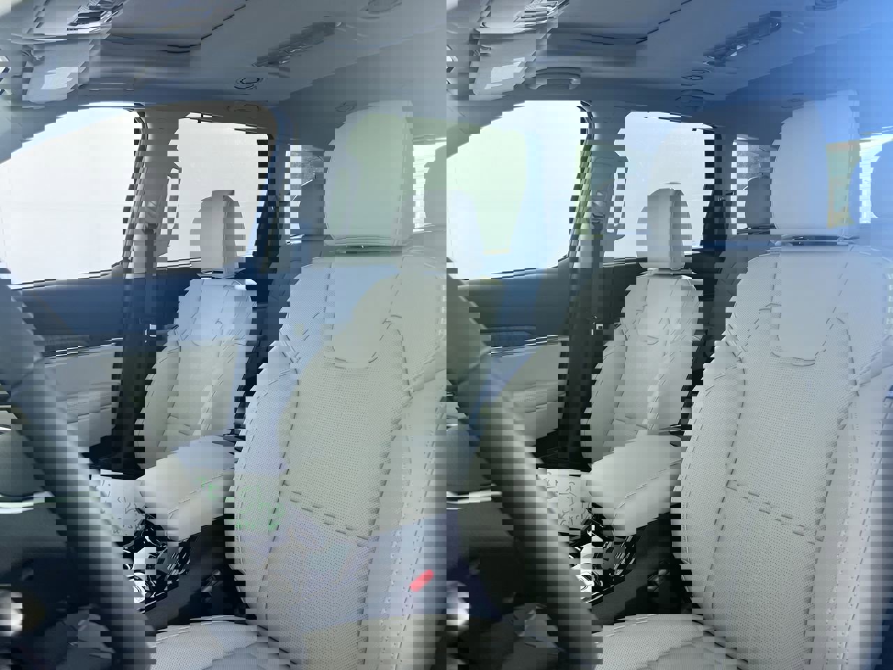 Used 2025 Kia Telluride EX w/ EX Captain's Chair Package image 13