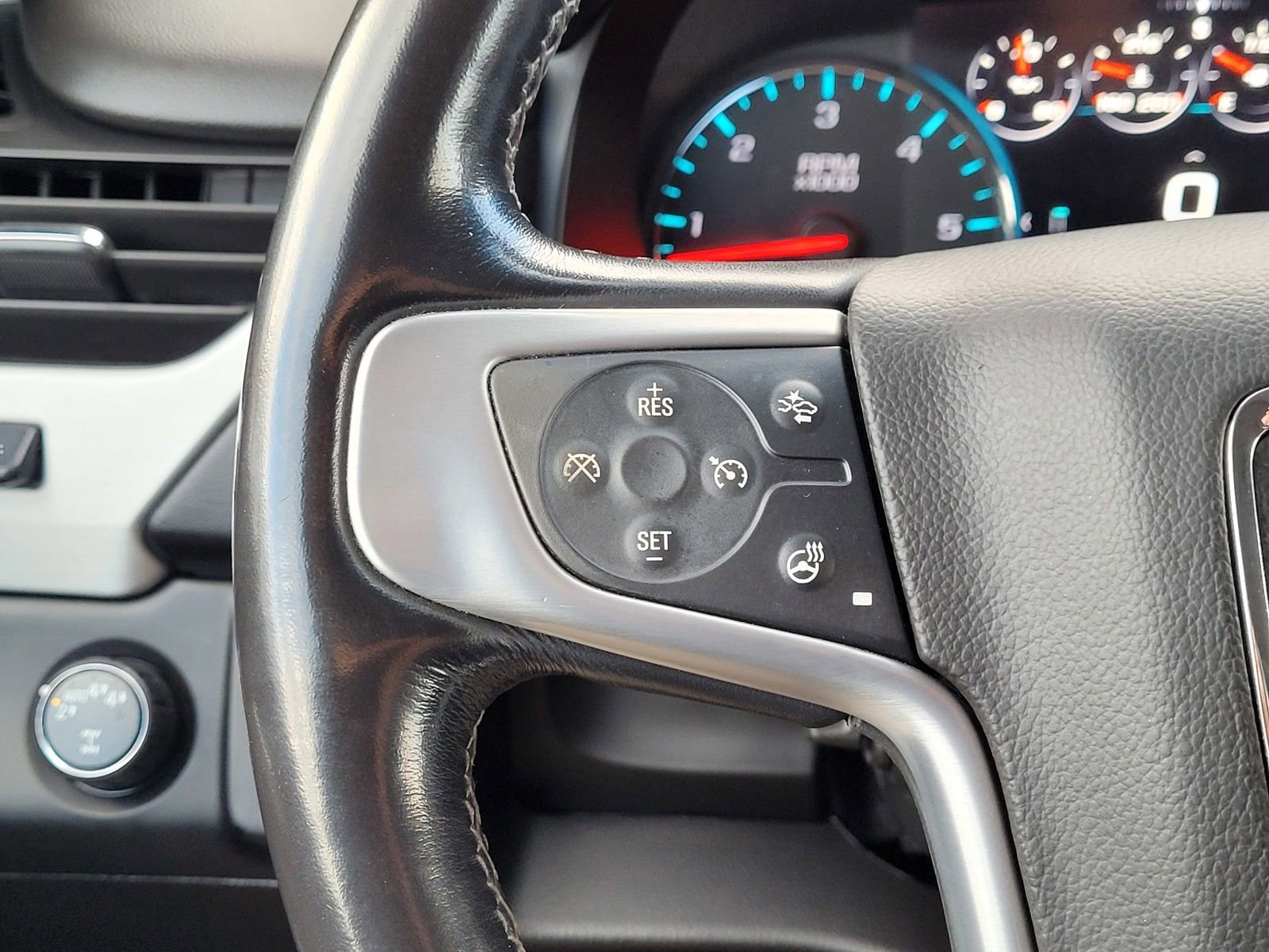 Used 2019 GMC Yukon XL SLT w/ Graphite Performance Edition image 21