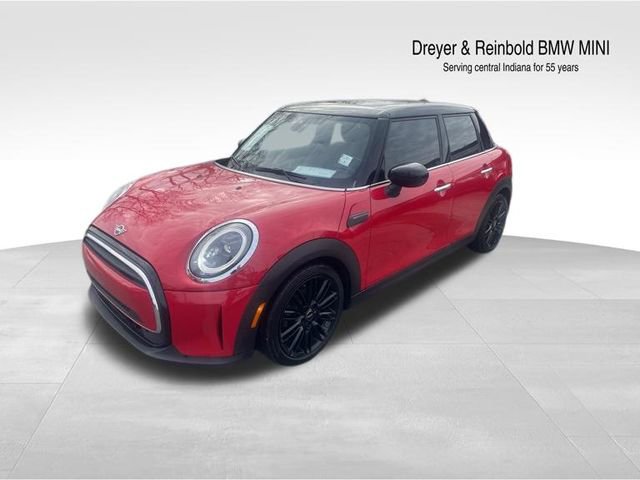 Used 2022 MINI Cooper 4-Door Hardtop image 3