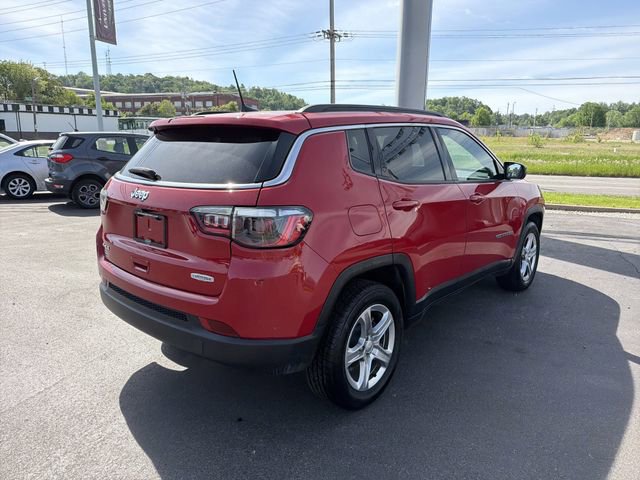 Used 2024 Jeep Compass Latitude AWD/4WD image 3