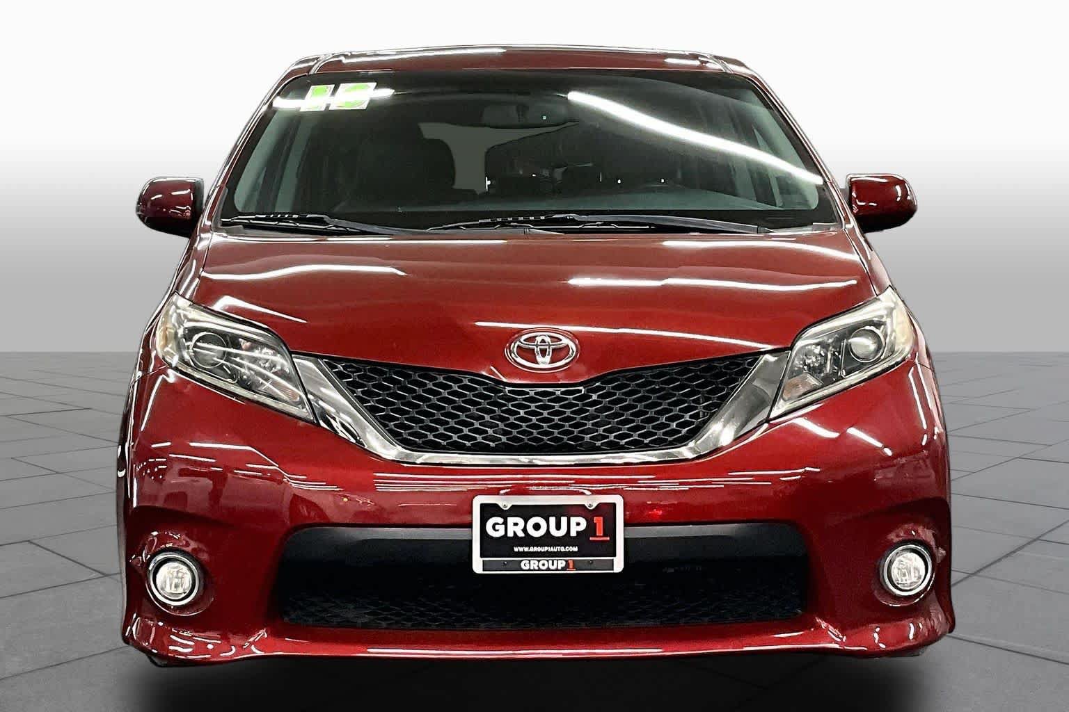 Used 2016 Toyota Sienna SE Premium FWD image 3