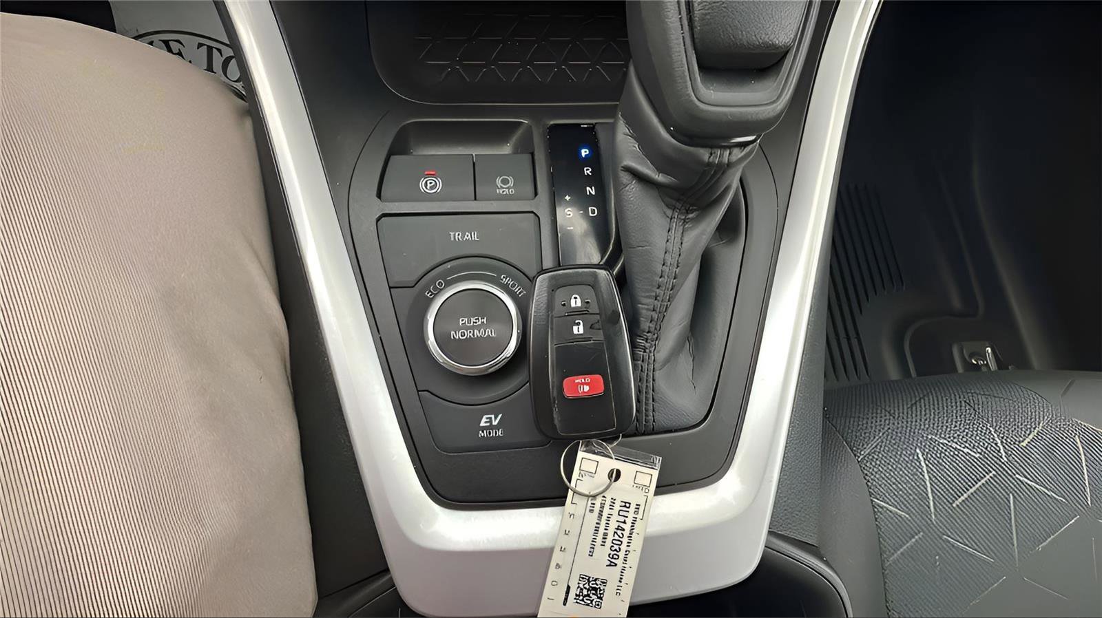 Used 2024 Toyota RAV4 XLE image 18