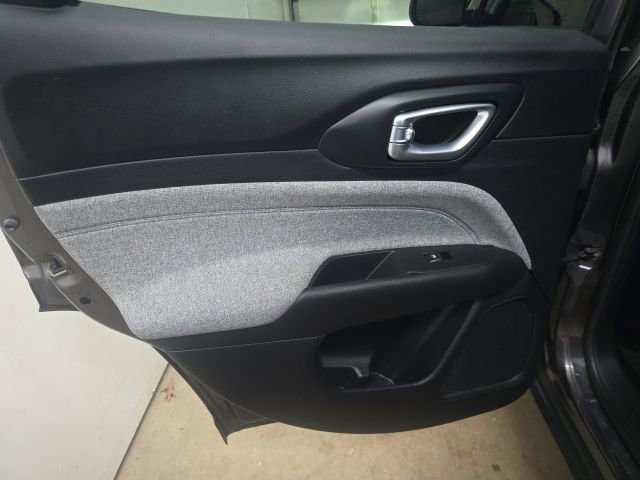 Used 2022 Jeep Compass Latitude w/ Convenience Group image 14