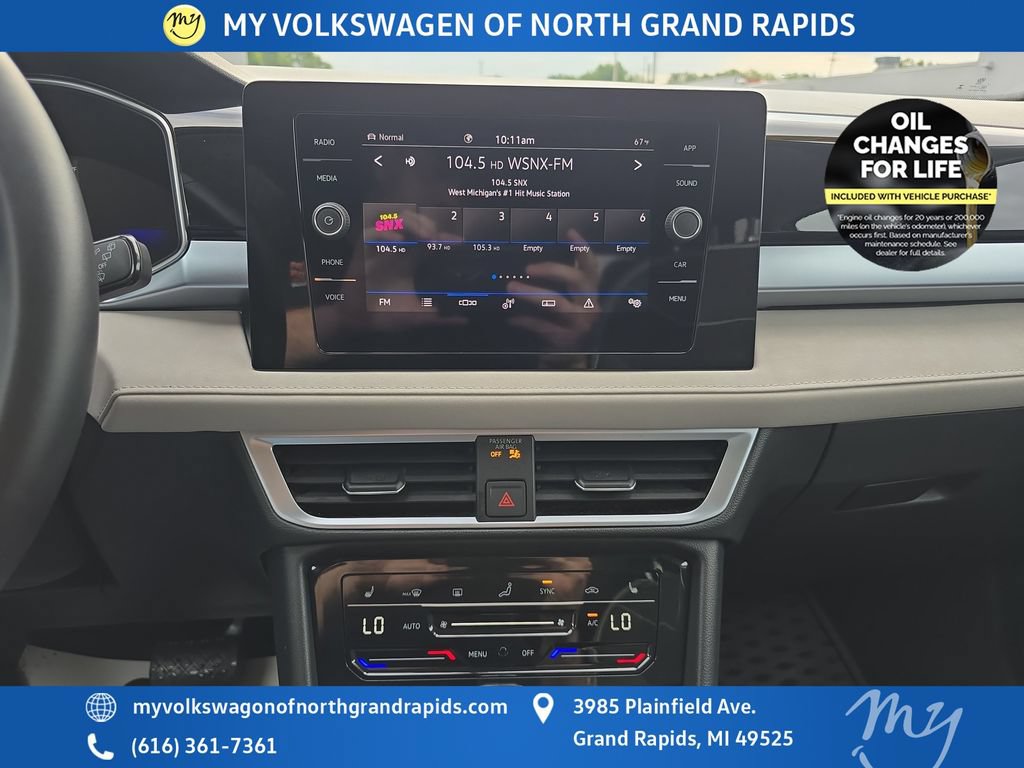 Used 2025 Volkswagen Taos SE w/ Panoramic Sunroof Package AWD/4WD image 22