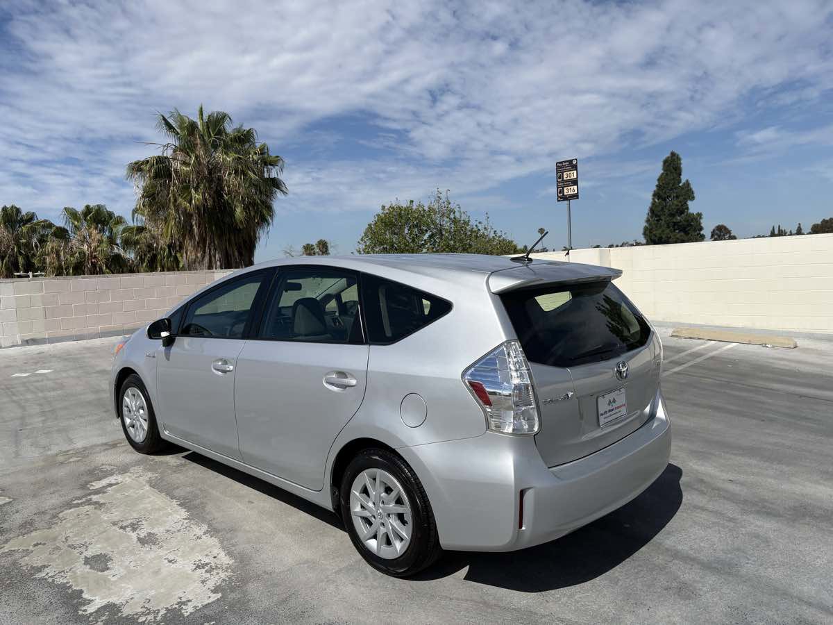Used 2013 Toyota Prius V Three image 6