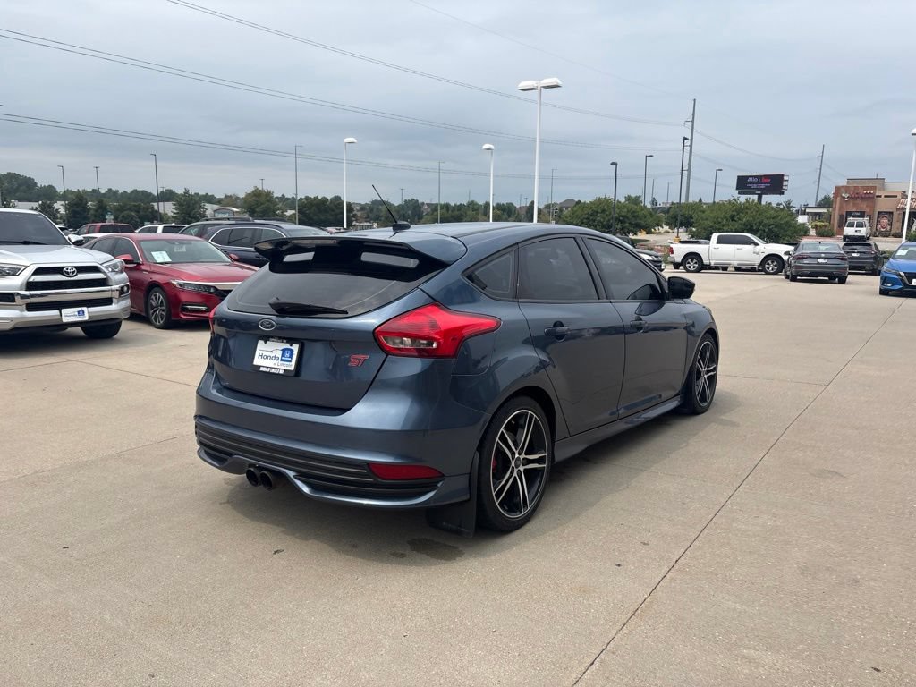 Used 2018 Ford Focus ST FWD image 5