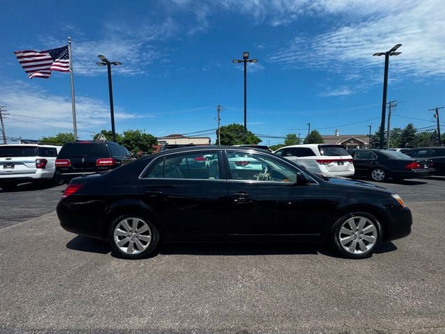 Used 2005 Toyota Avalon XLS FWD image 4