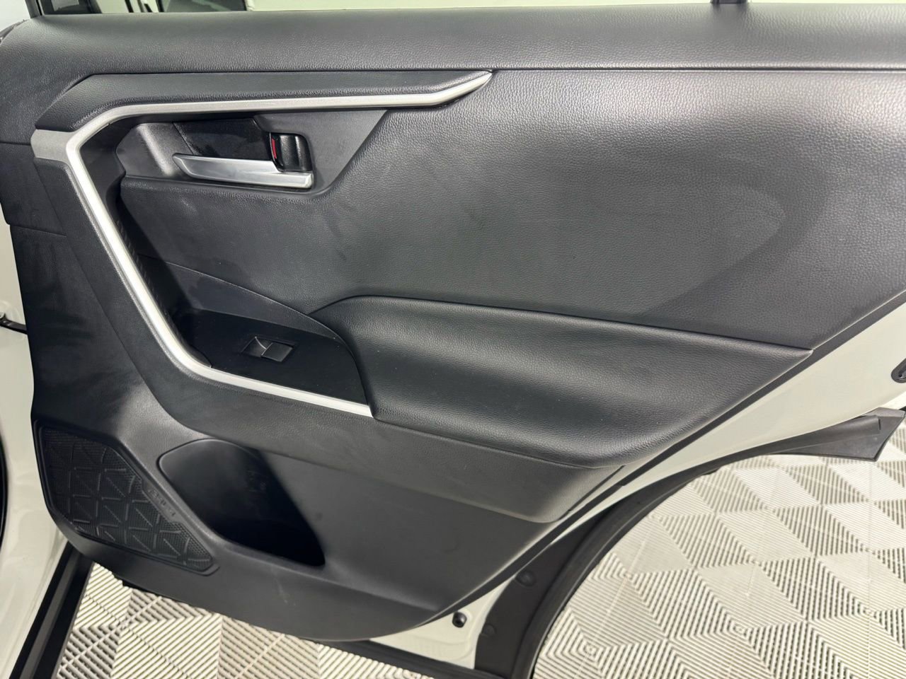 Used 2020 Toyota RAV4 XLE Premium image 26