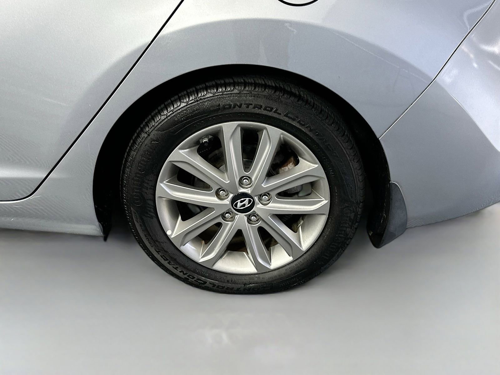 Used 2015 Hyundai Elantra SE w/ Option Group 02 FWD image 28