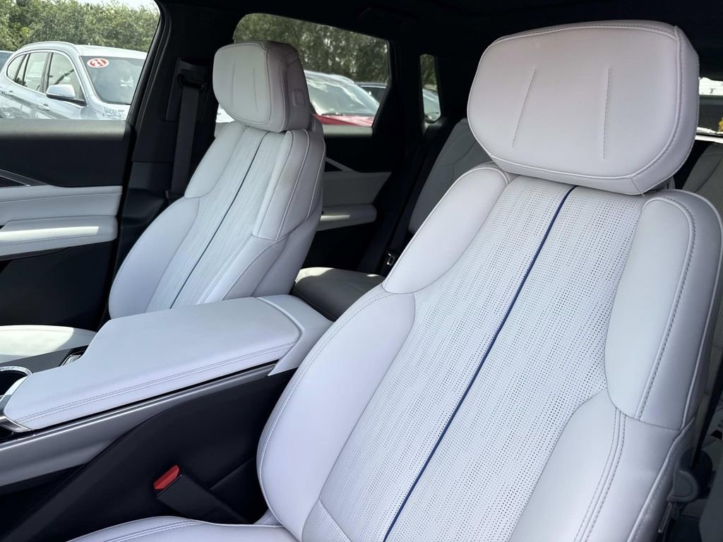 New 2025 Cadillac Lyriq Luxury image 20