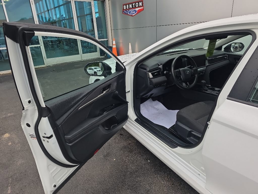 Used 2025 Toyota Camry LE FWD image 11