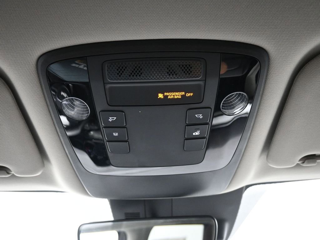 Used 2024 Kia Carnival LX FWD image 17