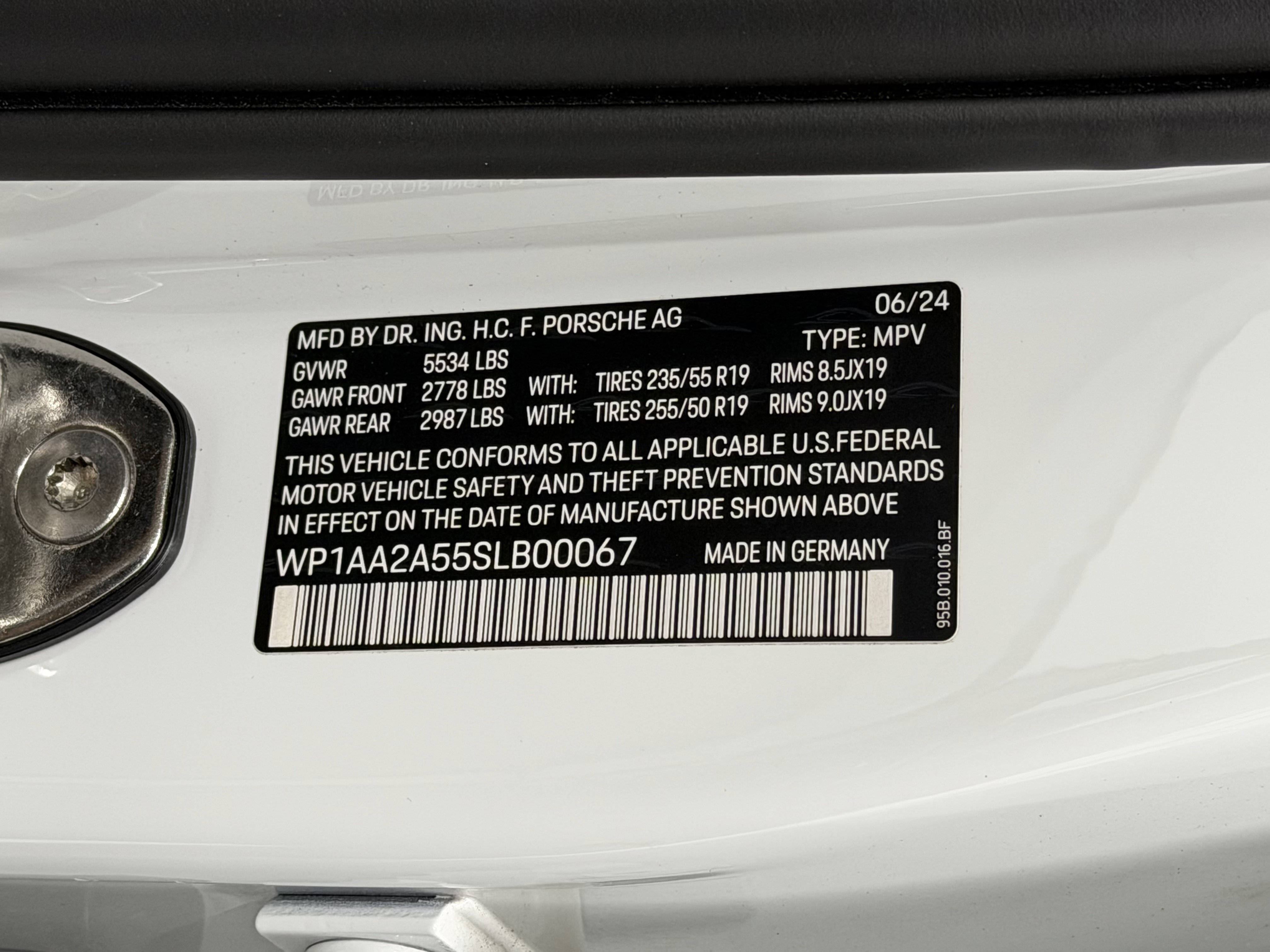 Certified 2025 Porsche Macan image 54