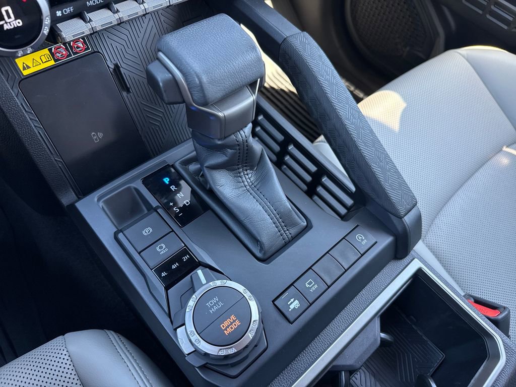 Used 2024 Toyota Tacoma Limited w/ Limited Package (LT) AWD/4WD image 24