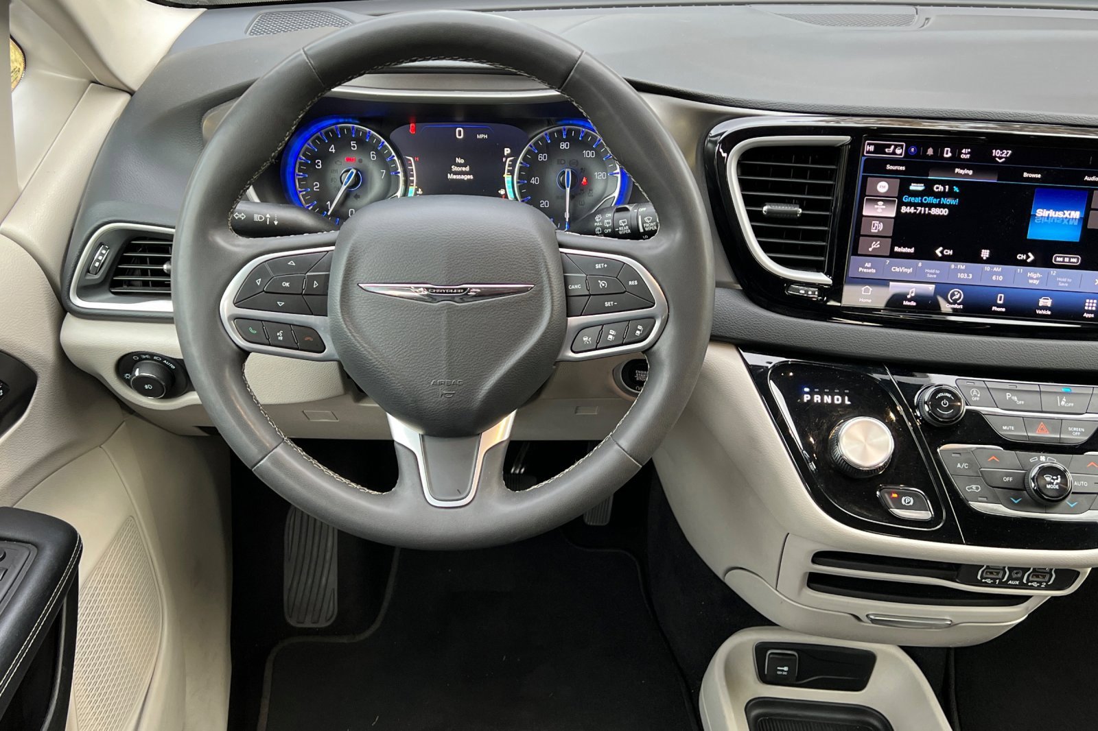 Used 2023 Chrysler Pacifica Touring-L image 18