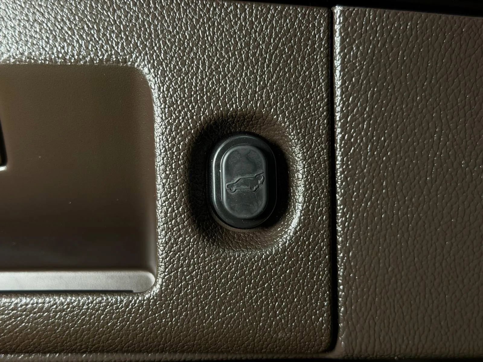 Used 2016 Chevrolet Tahoe LTZ AWD/4WD image 16