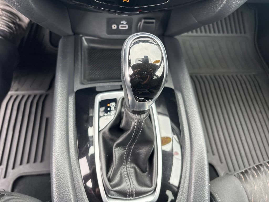 Used 2019 Nissan Rogue SV AWD/4WD image 13