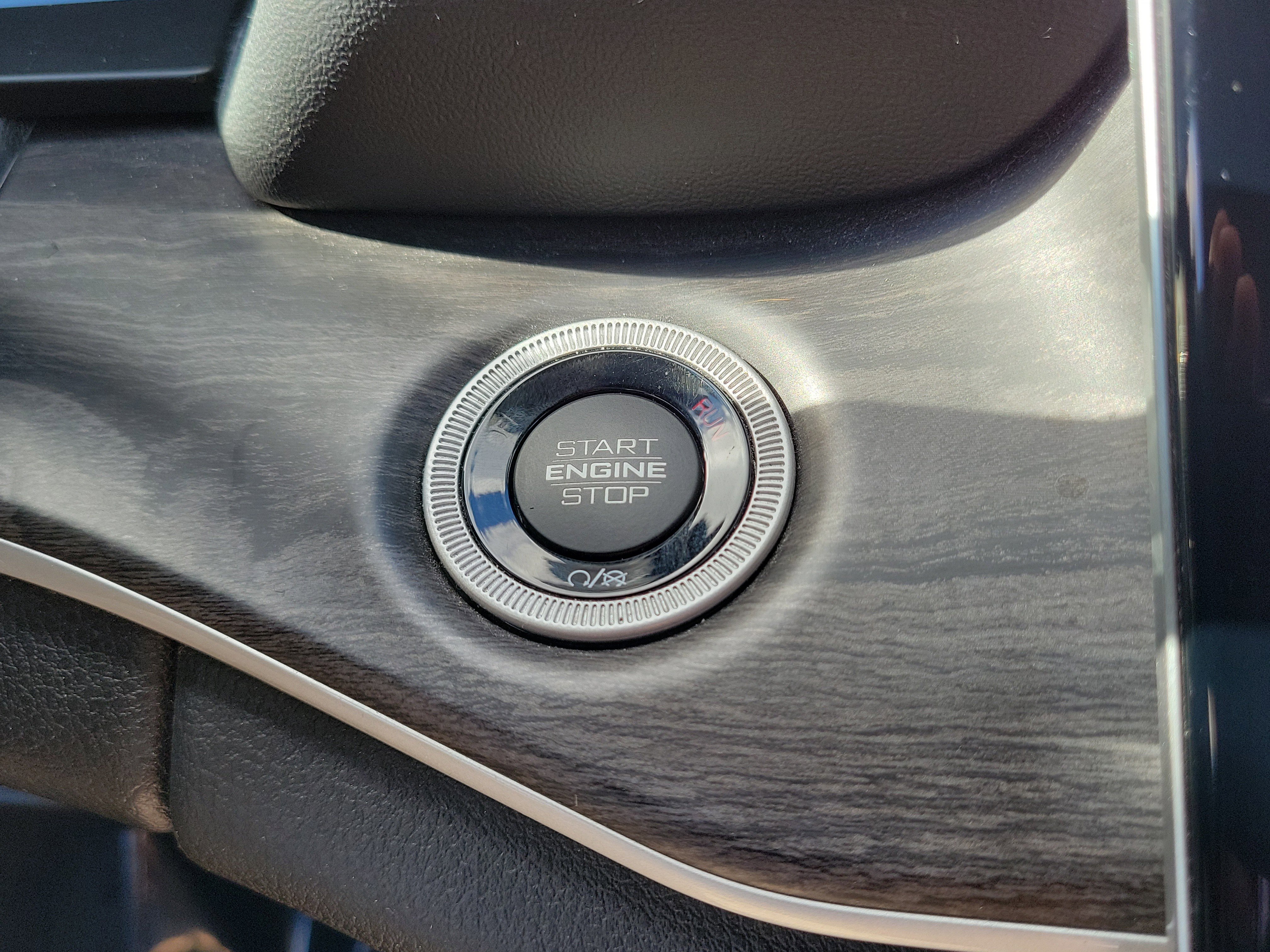 Used 2023 Jeep Grand Cherokee Limited w/ Luxury Tech Group II image 16